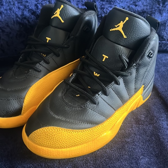 Jordan Retro 12 Kids - Picture 3 of 3